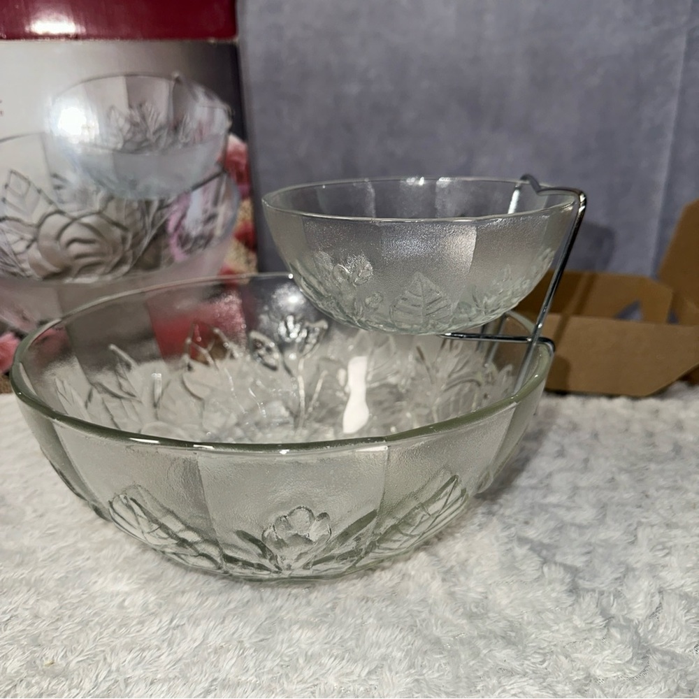 Vintage Alco Industries, Inc. Rose Chip And Dip Bowl Set Raised Floral Design